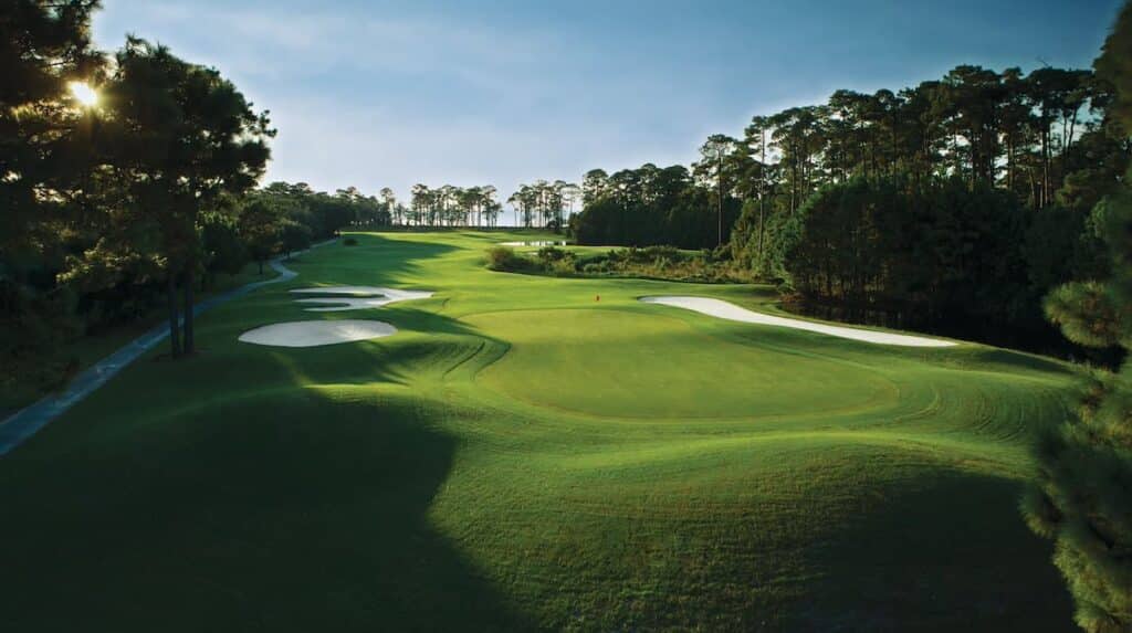 Peninsula golf course with well-maintained greens for visitors golfing in Gulf Shores